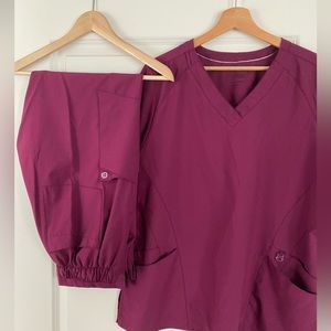 Scrub set in burgundy wine color
